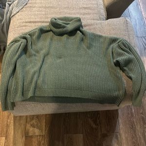 This a green sweater xl with a turtle neck for 10$